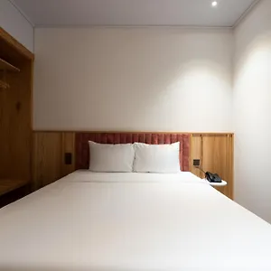 Haven Hut Riverside Hotel